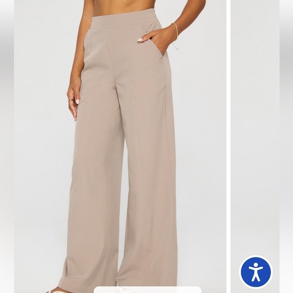 EXCELLENT CONDITION WOMEN’S MEDIUM ATHLETA POLYESTER WIDE LEG PANTS